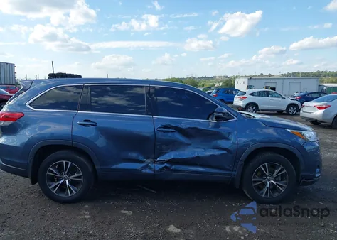 2019 Toyota Highlander Le z USA, uszkodzony, nr VIN 5TDBZRFH0KS745749